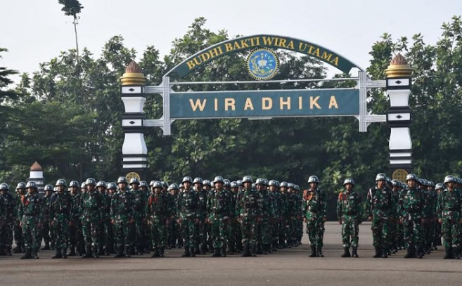 Kota Bandung selain dikenal sebagai kota surganya kuliner dan wisata, Kota yang dijuluki Paris Van Java ini semakin pantas menyandang julukan baru yaitu Kota Seribu Bintang. Julukan ini menggambarkan keberadaan banyaknya perwira tinggi TNI dan Polri yang bertugas di Kota Kembang, menjadikannya salah satu pusat strategis pertahanan dan keamanan negara.