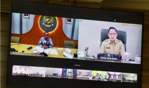 Ketua DPRD Kota Bandung H. Asep Mulyadi, S.H., mengikuti rapat koordinasi para Ketua DPRD se Indonesia secara virtual yang dipimpin oleh Menteri Dalam Negeri, Drs. Jenderal Muhammad Tito Karnavian MA., Ph.D, terkait Persiapan Pelantikan Kepala Daerah Terpilih Pilkada Serentak Tahun 2024, di Ruang Rapat Badan Musyawarah Gedung DPRD Kota Bandung, Senin, 3 Februari 2024.