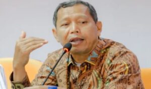 Wacana pembentukan holding Badan Usaha Milik Daerah (BUMD) Jawa Barat terus mengalir. Hal tersebut mengundang berbagai tanggapan satu diantaranya dari Drs.H. Daddy Rohanady Wakil Ketua Badan Pembentukan Peraturan Daerah (Bapemperda) DPRD Provinsi Jawa Barat Politisi senior dari Partai Gerindra ini mendukung rencana Gubernur Jawa Barat terpilih, Kang Dedi Mulyadi (KDM), untuk membenahi tata kelola Badan Usaha Milik Daerah (BUMD) Pemprov Jabar.