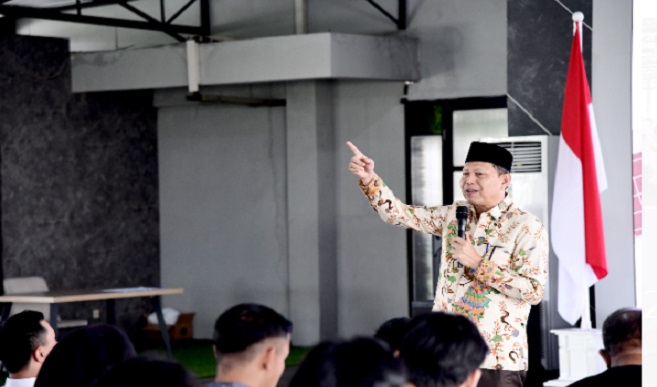 Anggota Komisi IV DPRD Provinsi Jawa Barat Daddy Rohanady menjadi narasumber utama dalam program Kelas Legislatif yang digagas oleh Dewan Amanat Mahasiswa (DAM) Fakultas Komunikasi atau Fikom Universitas Bandung (Unisba). Dalam Program Kelas Legislatif yang bertajuk Peran Lembaga Legislatif dalam Pengembangan Karakter dan Kepemimpinan Mahasiswa yang dilaksanakan hari ini (Kamis 20 Februari 2025), Daddy Rohanady menyampaikan beberapa poin terkait DPRD Jawa Barat sebagai lembaga legislatif, diantaranya; kedudukan, keanggotaan, struktur, serta komposisi DPRD dan sebagainya.