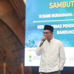 Dinas Pendidikan (Disdik) Kota Bandung gerak cepat (gercep) menangani tindak kekerasan terhadap siswa SMP di Kota Bandung. Dengan sigap tim Satgas Pencegahan dan Penanganan Kekerasan di Satuan Pendidikan (PPKSP) Kota Bandung, Kamis 20 Februari 2025. Untuk diketahui, kronologi tindak kekerasan bermula viralnya sebuah video yang memperlihatkan seorang anak mendapat kekerasan verbal oleh 6 orang pelaku di lahan kosong daerah Sindang Jaya. Laporan masyarakat diterima pada Rabu, 19 Februari 2025 pukul 18.15 WIB. Setelah menerima laporan, Pelaksana Tugas Kepala Dinas Pendidikan Kota Bandung, Dani Nurahman langsung menugaskan tim Satgas PPKSP untuk melakukan penanganan kekerasan terhadap siswa.