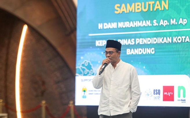 Dinas Pendidikan (Disdik) Kota Bandung gerak cepat (gercep) menangani tindak kekerasan terhadap siswa SMP di Kota Bandung. Dengan sigap tim Satgas Pencegahan dan Penanganan Kekerasan di Satuan Pendidikan (PPKSP) Kota Bandung, Kamis 20 Februari 2025. Untuk diketahui, kronologi tindak kekerasan bermula viralnya sebuah video yang memperlihatkan seorang anak mendapat kekerasan verbal oleh 6 orang pelaku di lahan kosong daerah Sindang Jaya. Laporan masyarakat diterima pada Rabu, 19 Februari 2025 pukul 18.15 WIB. Setelah menerima laporan, Pelaksana Tugas Kepala Dinas Pendidikan Kota Bandung, Dani Nurahman langsung menugaskan tim Satgas PPKSP untuk melakukan penanganan kekerasan terhadap siswa.