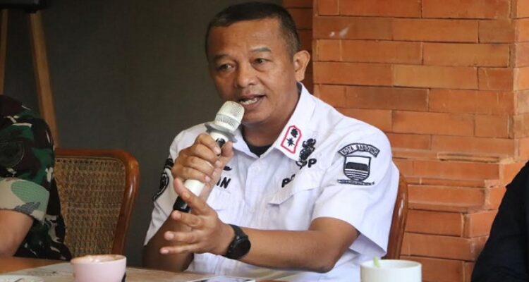 Menjelang Bulan Suci Ramadan, Satuan Polisi Pamong Praja (Satpol PP) Kota Bandung bersinergi dengan aparat penegak hukum bakal menggelar Operasi Cipta Kondisi di wilayah hukum Kota Bandung. Operasi ini akan melibatkan Tim Yustisi yang terdiri dari Satpol PP, TNI, Polri, dan Kejaksaan, dengan fokus utama pada penertiban minuman beralkohol (minol), norma kesusilaan, dan obat-obatan terlarang. Kepala Satpol PP Kota Bandung, Rasdian Setiadi menyatakan, operasi ini bertujuan untuk menjaga ketertiban umum serta menegakkan peraturan daerah (Perda).