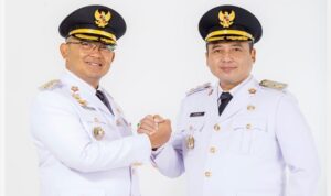 Wali Kota dan Wakil Wali Kota Bandung terpilih periode 2025-2030 Muhammad Farhan dan Erwin akan dilantik besok oleh Presiden Prabowo Subianto di Istana Negara, Jakarta, pada Kamis, 20 Februari 2025. Sebelum pelantikan, Farhan dan Erwin telah menjalani serangkaian persiapan. Pada Minggu, 16 Februari 2025, mereka mengikuti pemeriksaan kesehatan bersama ratusan kepala daerah terpilih lainnya. Kemudian, mereka menjalani gladi kotor dan gladi bersih pelantikan pada Selasa dan Rabu, 18-19 Februari 2025.