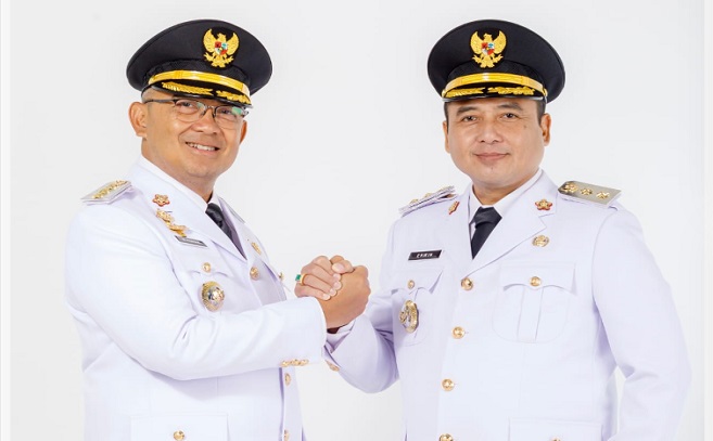 Wali Kota dan Wakil Wali Kota Bandung terpilih periode 2025-2030 Muhammad Farhan dan Erwin akan dilantik besok oleh Presiden Prabowo Subianto di Istana Negara, Jakarta, pada Kamis, 20 Februari 2025. Sebelum pelantikan, Farhan dan Erwin telah menjalani serangkaian persiapan. Pada Minggu, 16 Februari 2025, mereka mengikuti pemeriksaan kesehatan bersama ratusan kepala daerah terpilih lainnya. Kemudian, mereka menjalani gladi kotor dan gladi bersih pelantikan pada Selasa dan Rabu, 18-19 Februari 2025.