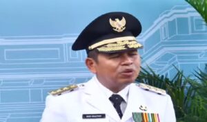 Pemda Provinsi Jawa Barat akan menyiapkan bantuan anggaran untuk pelaksanaan pemungutan suara ulang (PSU) Pilkada Kabupaten Tasikmalaya. Gubernur Jabar Dedi Mulyadi mengatakan, dari hasil rapat koordinasi tindak lanjut keputusan Mahkamah Konstitusi terkait sengketa Pilkada Kabupaten Tasikmalaya, PSU akan dilaksanakan dengan skema pembiayaan berasal dari Pemdaprov Jabar dan Pemda Kabupaten Tasikmalaya. "PSU dilaksanakan, biayanya dibagi dua provinsi dan kabupaten," kata Dedi Mulyadi usai rakor secara daring, Selasa (25/2/2025).