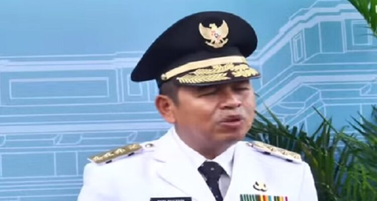 Gubernur Jawa Barat, Dedi Mulyadi mengajak masyarakat untuk menyampaikan ucapan selamat atas pelantikannya dalam bentuk yang unik, yaitu benih padi. Hal ini disampaikan melalui unggahannya di media sosial Instagram, sebagai alternatif dari tradisi karangan bunga yang biasa diberikan dalam momen kebahagiaan. Dedi Mulyadi dan Erwan Setiawan resmi dilantik sebagai Gubernur dan Wakil Gubernur Jawa Barat periode 2025 - 2030, dalam upacara pelantikan yang dipimpin oleh Presiden RI Prabowo Subianto di halaman tengah Istana Kepresidenan, Jakarta Pusat, Kamis (20/2/2025).