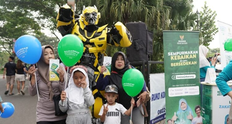 BAZNAS Jawa Barat kembali menghadirkan kegiatan sosial dalam rangka menyambut bulan suci ramadhan 1446 H istimewa dan terbaik, melalui acara Happening Art yang dilaksanakan di Kiara Artha Park. Acara ini menjadi momen istimewa bagi masyarakat untuk menikmati berbagai layanan kesehatan gratis, edukasi ZIS, serta pemberdayaan ekonomi UMKM. Wakil Ketua I BAZNAS Provinsi Jawa Barat, Rachmat Ari Kusumanto, mengungkapkan bahwa kegiatan ini untuk mengajak masyarakat menyambut ramadhan istimewa dan terbaik, dengan kegiatan yang tidak hanya hiburan namun membawa dampak nyata bagi masyarakat.