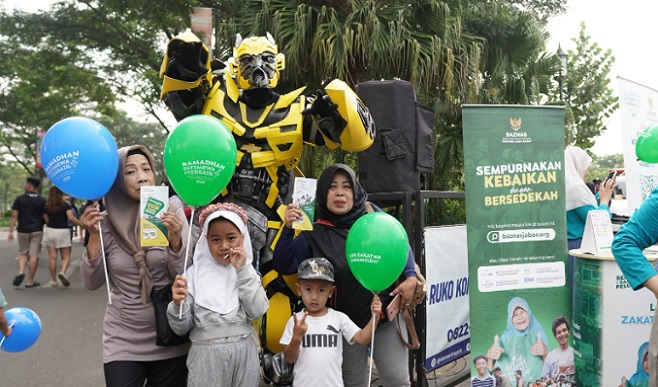 BAZNAS Jawa Barat kembali menghadirkan kegiatan sosial dalam rangka menyambut bulan suci ramadhan 1446 H istimewa dan terbaik, melalui acara Happening Art yang dilaksanakan di Kiara Artha Park. Acara ini menjadi momen istimewa bagi masyarakat untuk menikmati berbagai layanan kesehatan gratis, edukasi ZIS, serta pemberdayaan ekonomi UMKM. Wakil Ketua I BAZNAS Provinsi Jawa Barat, Rachmat Ari Kusumanto, mengungkapkan bahwa kegiatan ini untuk mengajak masyarakat menyambut ramadhan istimewa dan terbaik, dengan kegiatan yang tidak hanya hiburan namun membawa dampak nyata bagi masyarakat.