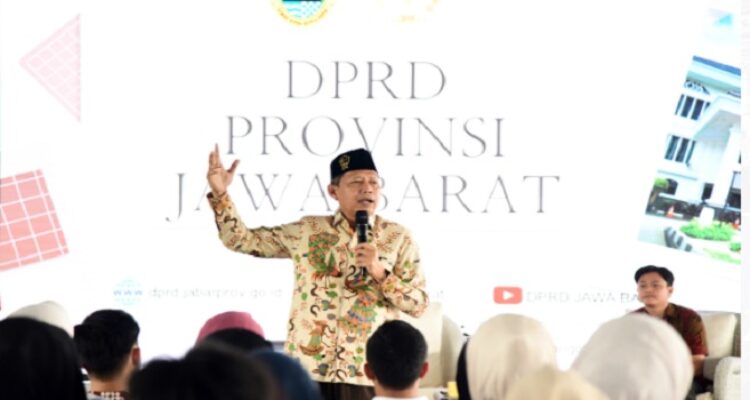 Sebagian mitra kerja Komisi IV DPRD Provinsi Jawa Barat tidak akan terkena refocusing atau realokasi anggaran, yang terjadi justru bakal mendapatkan tambahan anggaran imbas implementasi Instruksi Presiden (Inpres) Nomor 1 Tahun 2025 tentang Efisiensi Belanja dalam Pelaksanaan APBN dan APBD Tahun 2025. “Mitra kerja Komisi IV DPRD Jawa Barat justru akan mendapatkan tambahan anggaran, bukan dipangkas karena Inpres Nomor 1 Tahun 2025 tentang Efisiensi Belanja dalam Pelaksanaan APBN dan APBD Tahun 2025,” kata Anggota Komisi IV DPRD Provinsi Jawa Barat Daddy Rohanady, Kota Bandung, Kamis (20/2/2025).