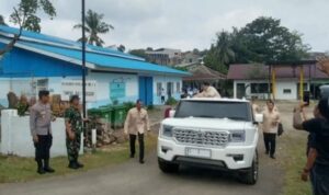 Pangdam III/Siliwangi, Mayjen TNI Dadang Arif Abdurahman, S.E., M.Si., CHRMP., selaku Panglima Komando Tugas Gabungan Terpadu (Pangkogasgabpad), memimpin operasi pengamanan dalam rangka kunjungan kerja Presiden Republik Indonesia, Prabowo Subianto, di Bogor, Senin (10/02/2025). Presiden Prabowo meninjau pelaksanaan program Makan Bergizi Gratis di SDN Kedung Jaya 1 serta aktifitas dapur Satuan Pelayanan Pemenuhan Gizi (SPPG) Tanah Sareal.