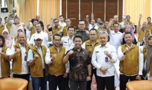 Wakil Ketua Komisi III DPRD Kota Bandung, H. Agus Andi Setyawan S.Pd.I., menghadiri Musrenbang Kecamatan Lengkong, di Hotel Horison Ultima, Bandung, Rabu, 5 Februari 2025. Dalam sambutannya, Agus memaparkan bahwa Musrenbang tingkat kecamatan merupakan forum musyawarah tahunan yang bersifat partisipatif bagi seluruh masyarakat di tingkat kecamatan untuk menentukan dan menyepakati prioritas masalah yang nantinya akan di angkat menuju musyawarah tingkat kota.