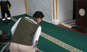 Dalam rangka menciptakan kenyamanan beribadah bagi umat Muslim, BAZNAS Jawa Barat berkolaborasi dengan LAZ Sedekahku Percikan Iman melalui program Masjid Bersinar (Bersih, Indah, dan Rapi). Program ini dilaksanakan di Masjid Al-Hikmah, Kecamatan Banjaran, Kabupaten Bandung. Sebagai bagian dari upaya meningkatkan kualitas fasilitas ibadah, program Masjid Bersinar tidak hanya berfokus pada kebersihan fisik masjid, tetapi juga meningkatkan kenyamanan jamaah dalam menjalankan ibadah termasuk memberikan bantuan Al-Quran bagi para santri. Kegiatan ini berlangsung dengan penuh semangat gotong royong dari BAZNAS Jabar dan LAZ Sedekahku Percikan Iman.